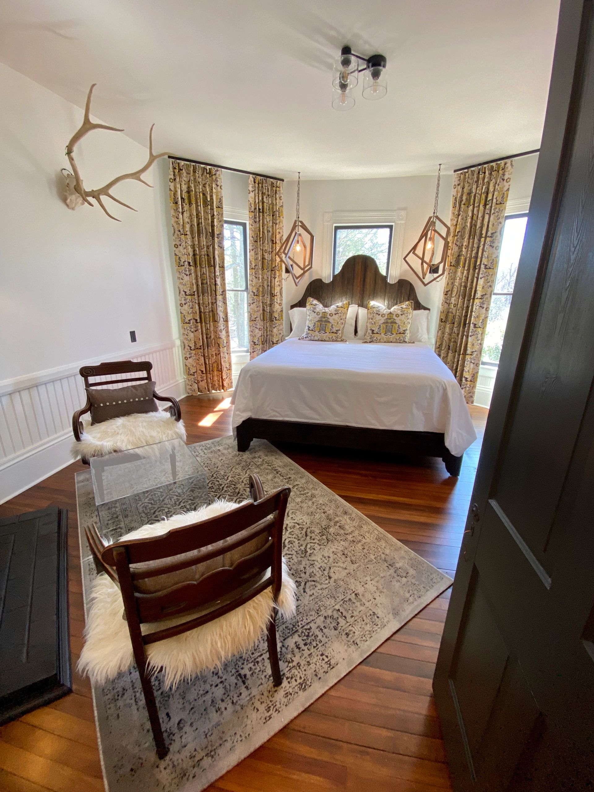 Room 203 detail