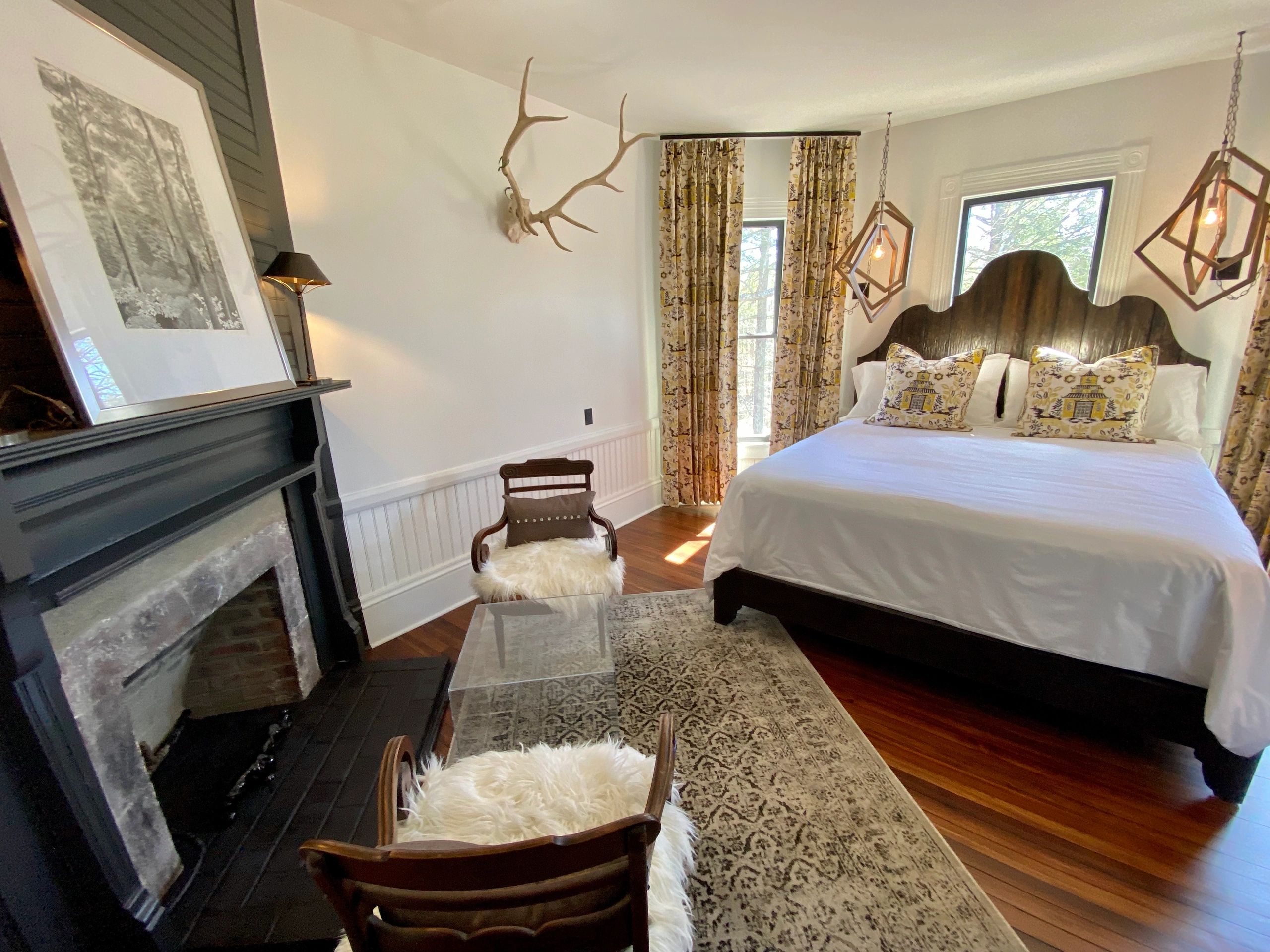Room 203 detail