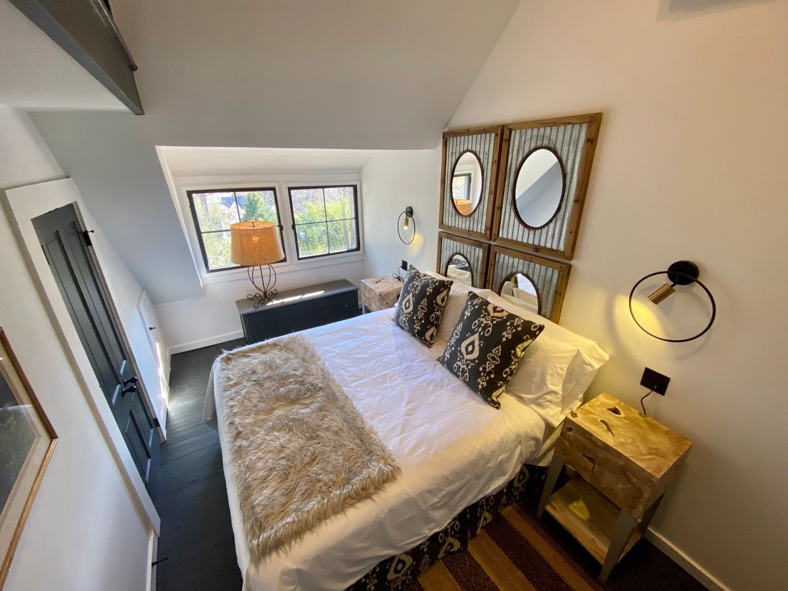 Suite 302 detail