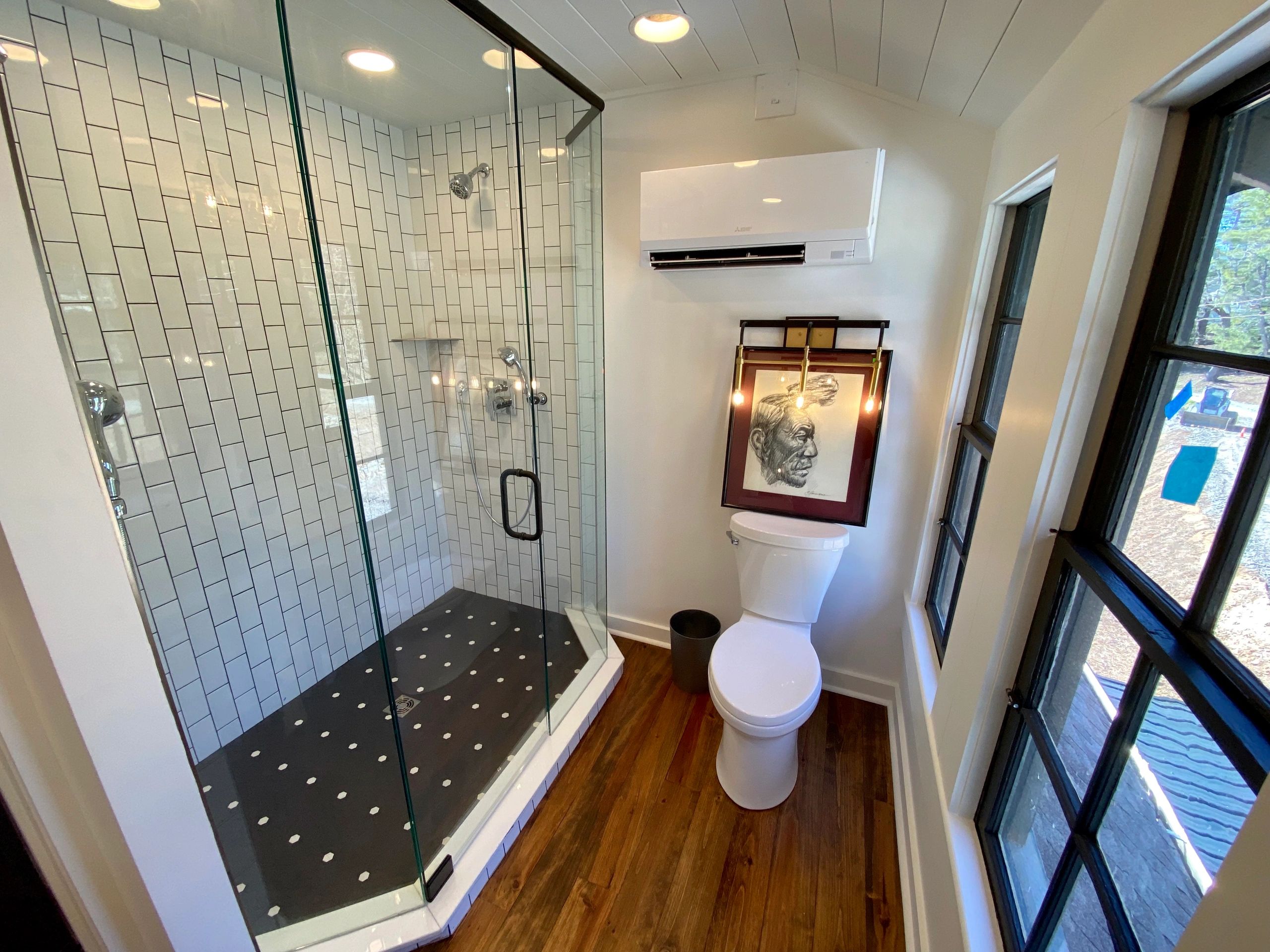 Suite 302 detail